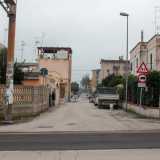 Villaggio del Lavoratore � Riprendiamo la statale 16 verso nord e imbocchiamo l�uscita Bari-Stanic per giungere su via Bruno Buozzi. Qui subito sulla destra si apre il cosiddetto �Villaggio del Lavoratore�, nato nel 1950 per dare un�abitazione alle migliaia di dipendenti della Stanic, gigantesca raffineria che fu attiva dal 1937 al 1976